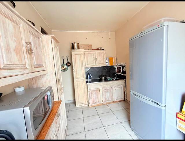 2 BEDROOM APARTMENT FOR SALE IN VANDERBIJLPARK CW 6